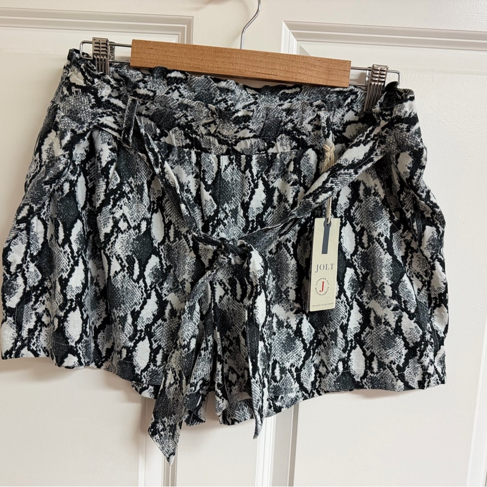 NWT Jolt SEXY Shorts - High Waist Snake Print Shorts with tie belt Size XL